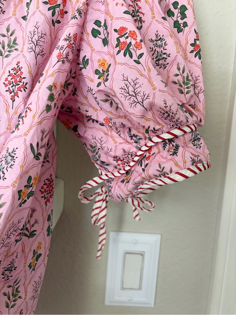 entro Pink Floral Puff-Sleeve Split-Neck Blouse - Picture 3 of 3
